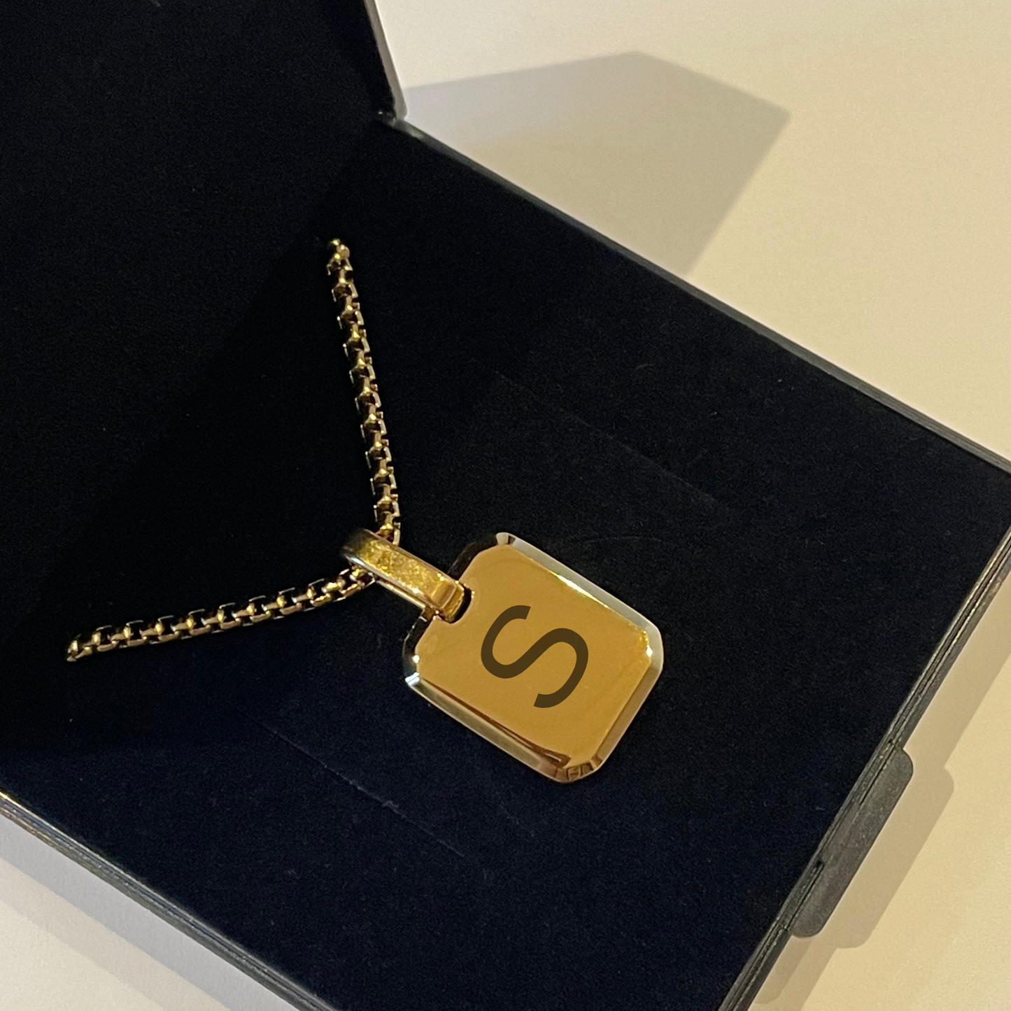 ENGRAVED SQUARE PENDANT