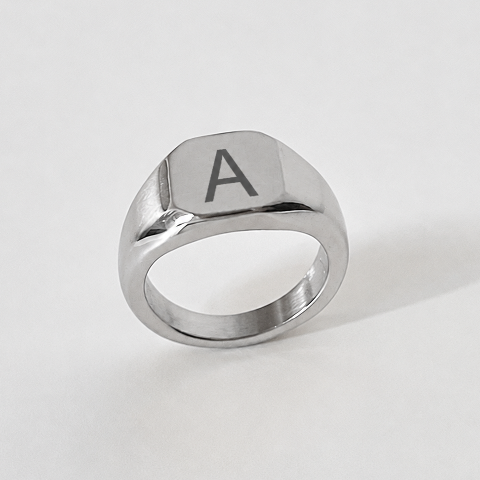 SIGNET RINGS - SQUARE TOP